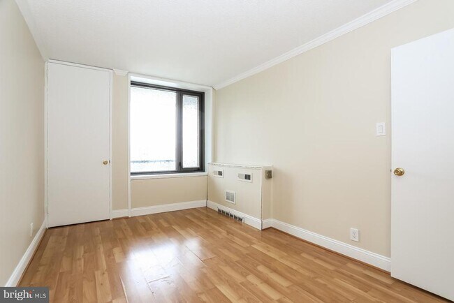 Building Photo - 240 M St SW