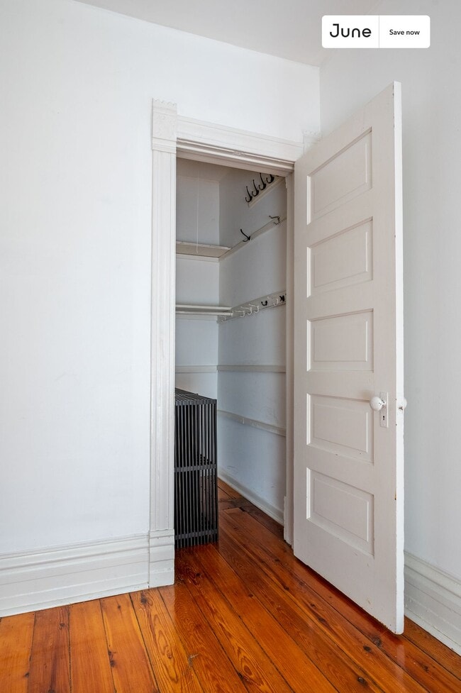 Building Photo - 3434 N Paulina St