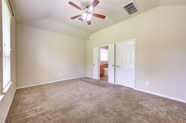 Building Photo - 15727 Whisper Woods Dr