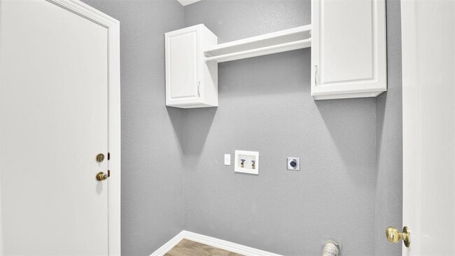 Building Photo - 1613 Country Squire Dr