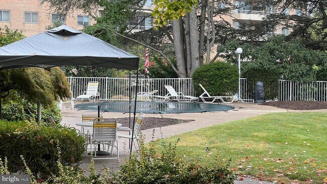 Building Photo - 100 West Ave