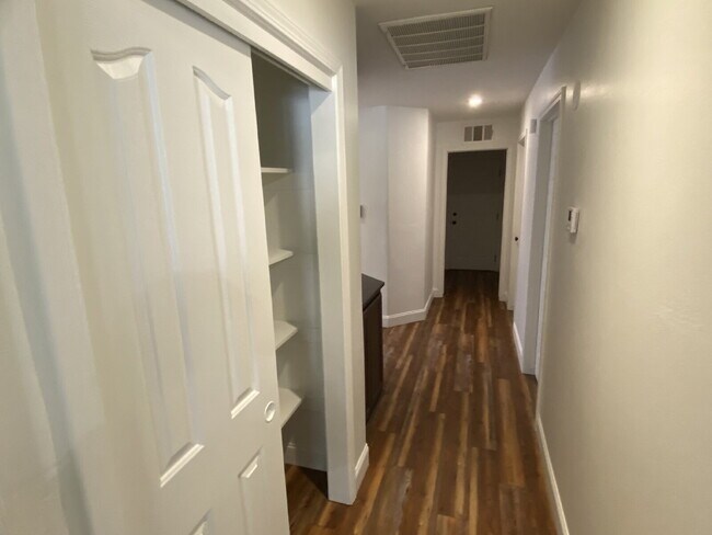 Building Photo - 4 Bed, 2 Bath beautiful home with pool