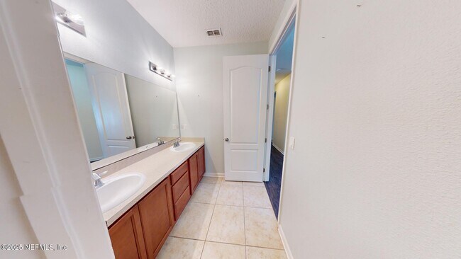 Building Photo - 15707 Lexington Park Blvd