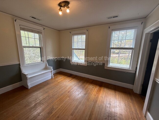 Building Photo - 340 W End Blvd