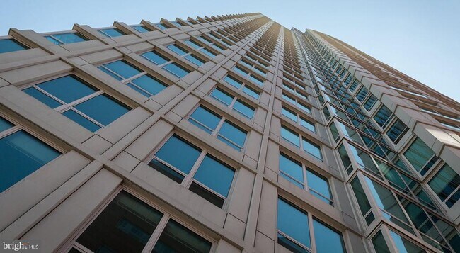 Building Photo - 206 W Washington Square