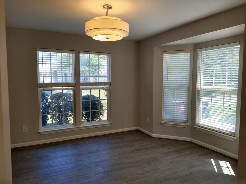 Building Photo - 118 Morell Dr