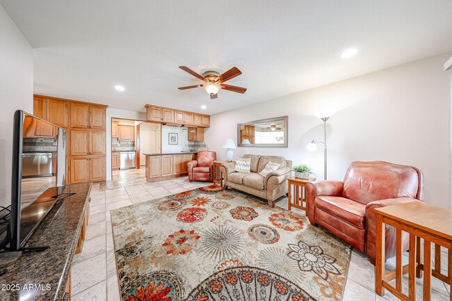 Building Photo - 10827 W Santa Fe Dr
