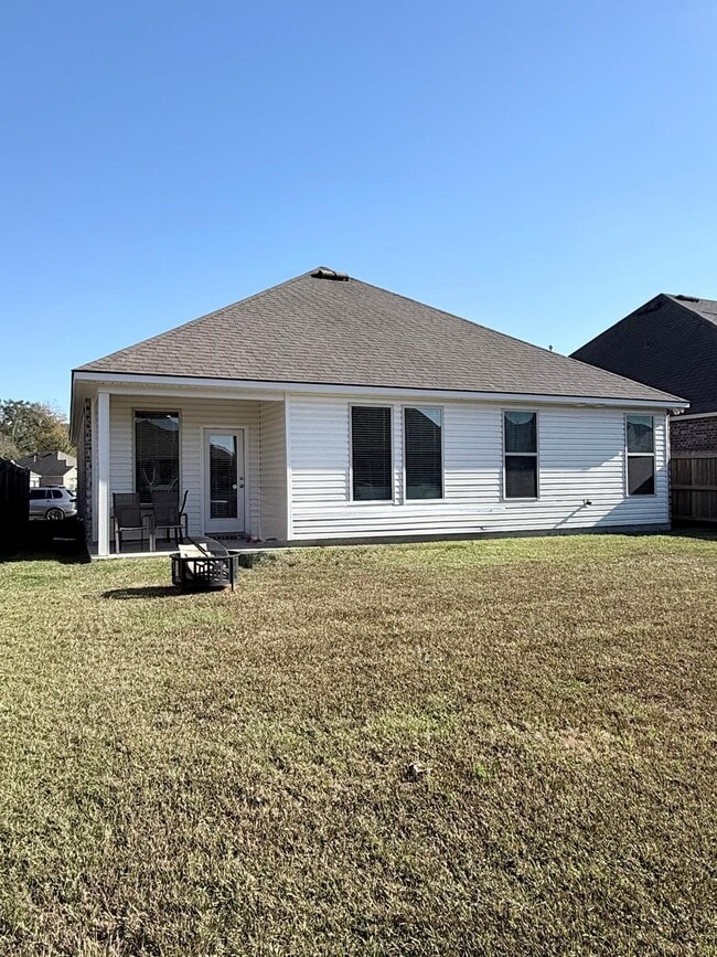 Building Photo - 1008 Meridian Dr