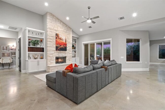 Building Photo - 3801 Peak Lookout Dr