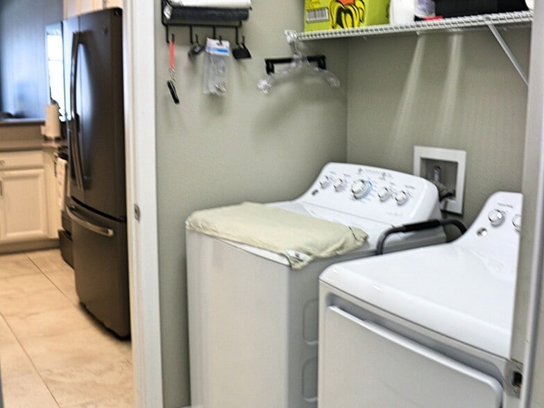 Utility Room Washer & Dryer - 3538 Belland Cir