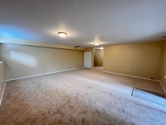 Building Photo - Elegant home in UP with primary bedroom suite on main level