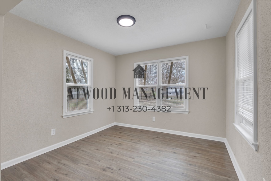 Building Photo - This beautifully updated 3-bedroom, 1-bath single-family home is ready for move-in!
