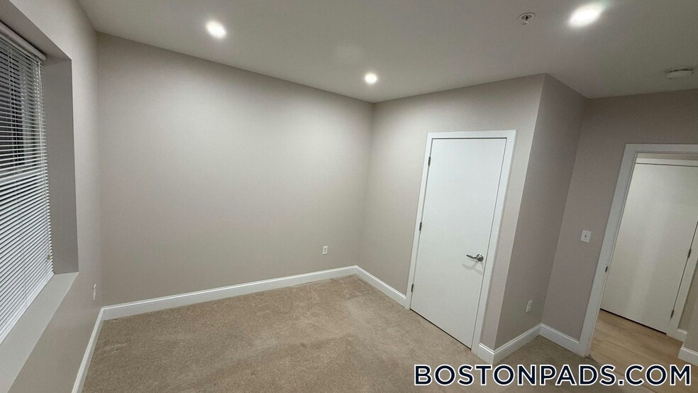 Building Photo - 75 S Main St