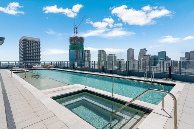 Building Photo - 121 NE 5th St