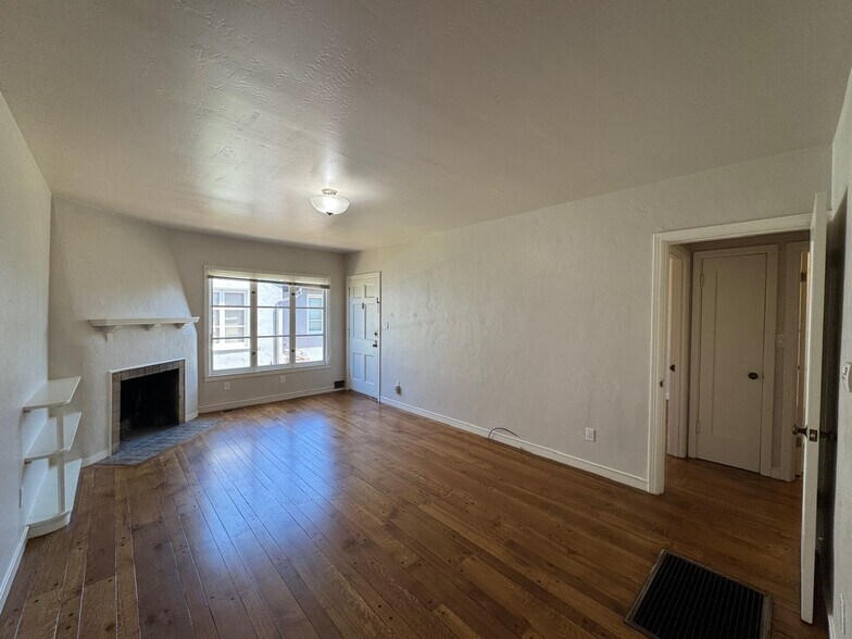 Building Photo - 917 Santa Clara Ave