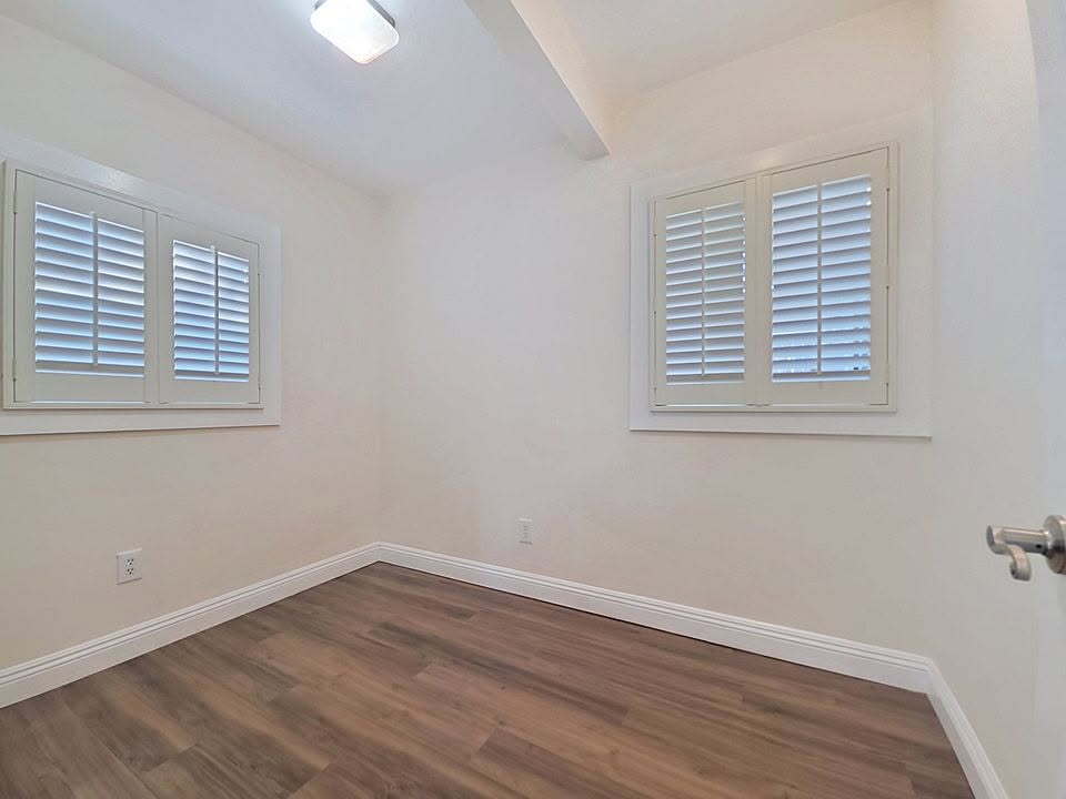 Building Photo - 3819 S Van Ness Ave