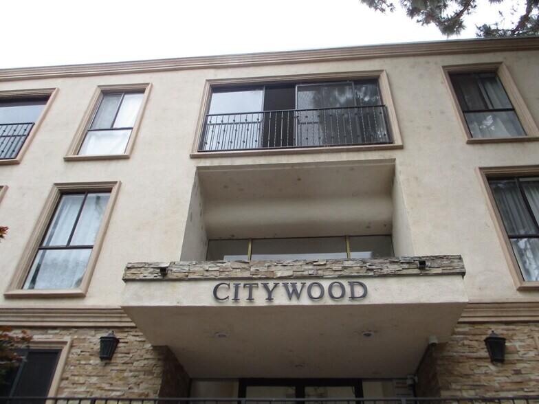 Building Photo - 15344 Weddington St