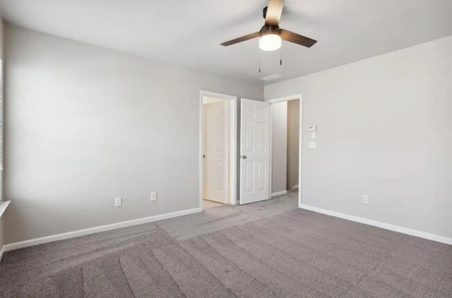 Building Photo - 2200 Landing Walk Dr