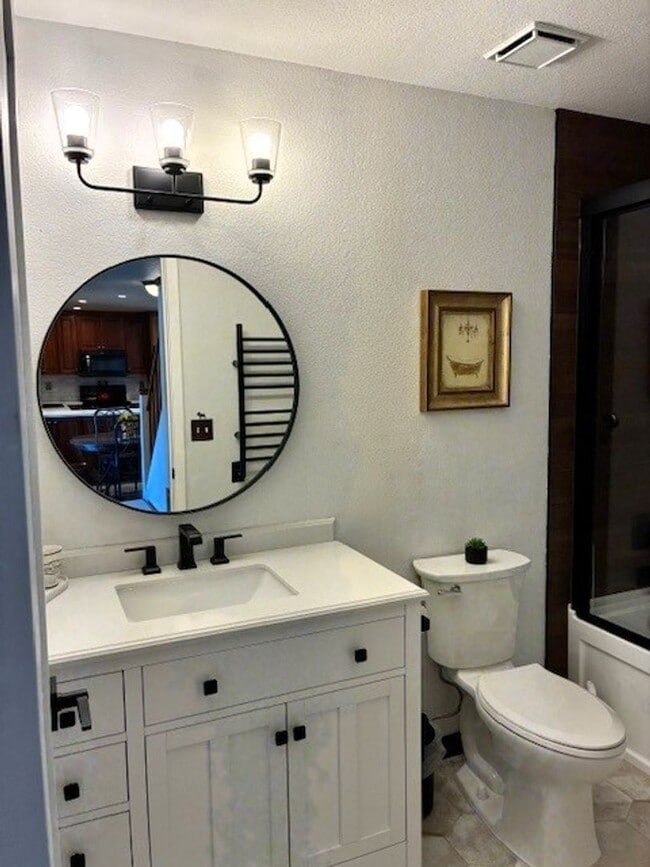 Building Photo - Long Term Rental- Buffalo Ridge/Village 403CC