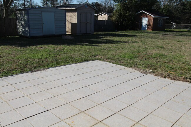 Building Photo - 311 Hollis Dr