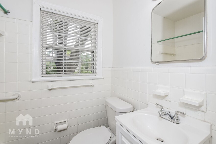 Building Photo - 2313 Eastway Rd