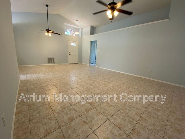 Building Photo - 277 Lakebreeze Cir