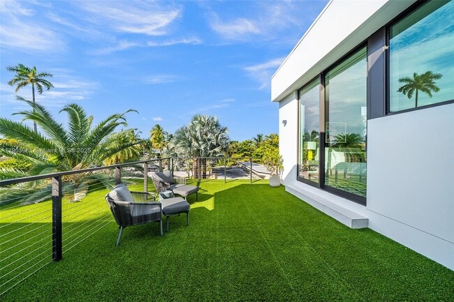 Building Photo - 4585 Nautilus Dr