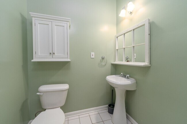 Building Photo - 1202 S Clinton St