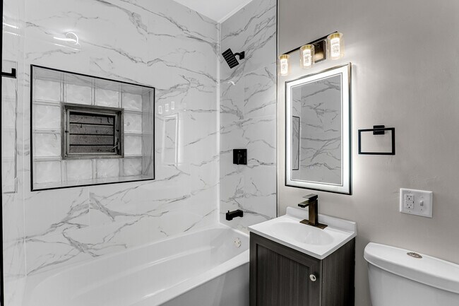 Building Photo - 6360 S Greenwood Ave