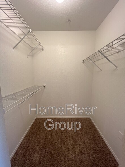Building Photo - 13929 Fairway Island Dr
