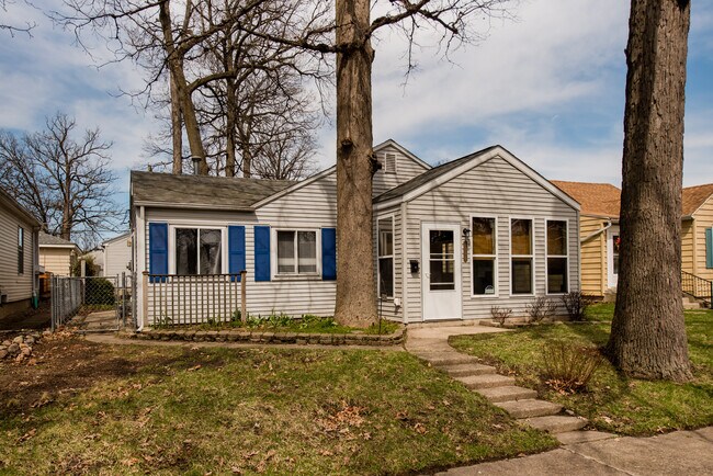 Primary Photo - 2307 Kenwood Ave