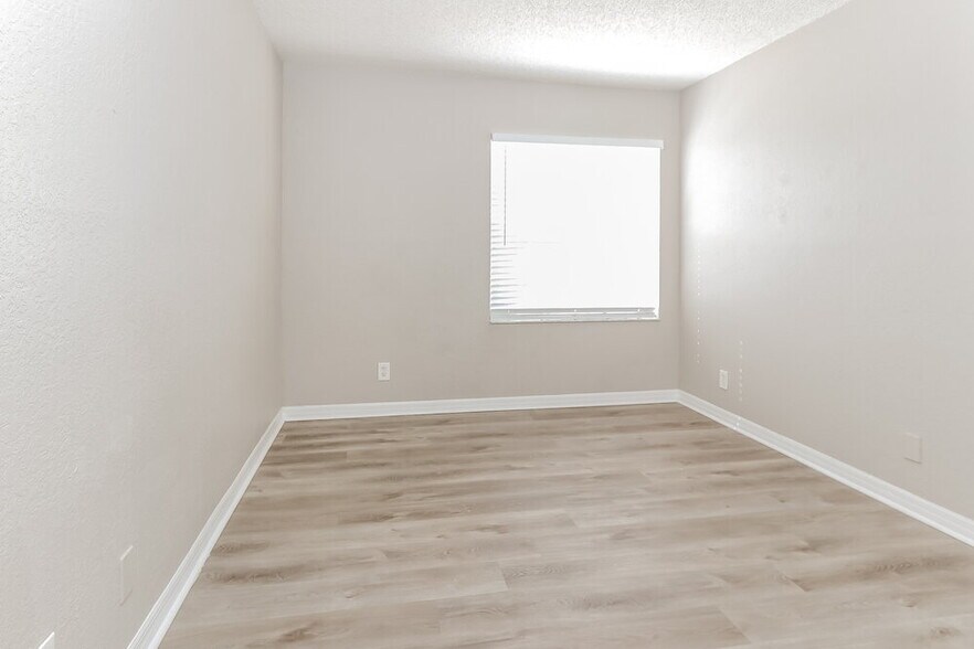 Building Photo - 4124 Pine Hollow Cir