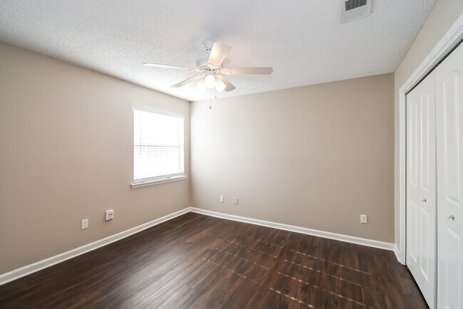 Building Photo - 8217 Glasgow Ct