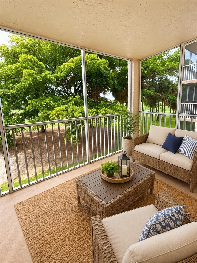 Building Photo - 250 Jacaranda Dr