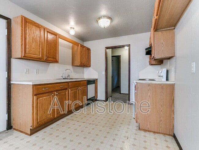 Building Photo - 5216 Coble St