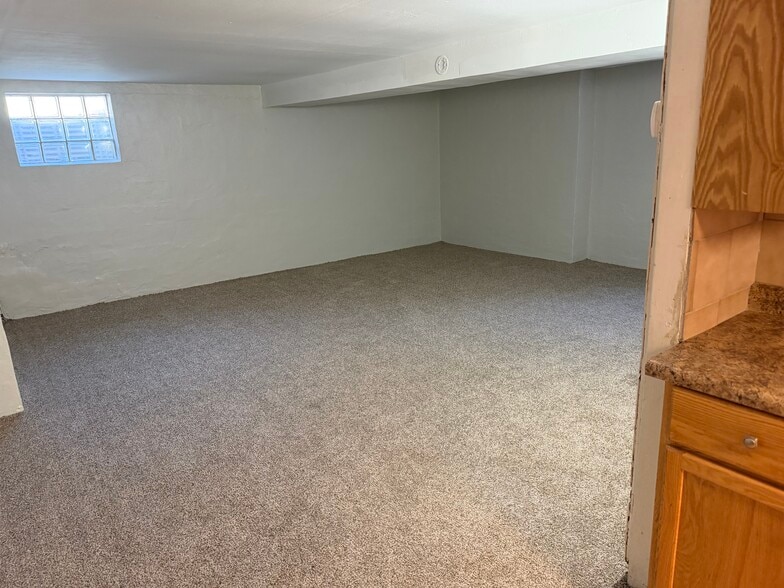 Living Room - 611 S Hawthorne Ave