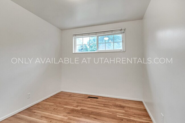 Building Photo - 4270 S Monarch Way
