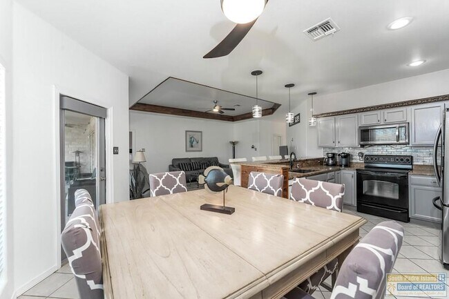 Building Photo - 1 Torrey Pines Dr