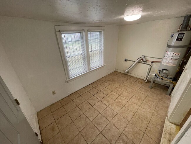 Building Photo - 2 br, 1 bath House - 1419 NE 25th