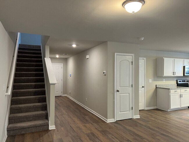 Building Photo - Home in The Highlands!!!