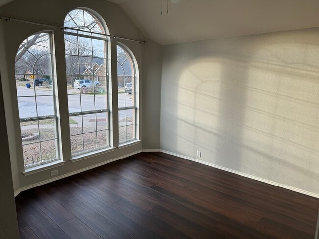 Building Photo - 2501 Nueces Cove