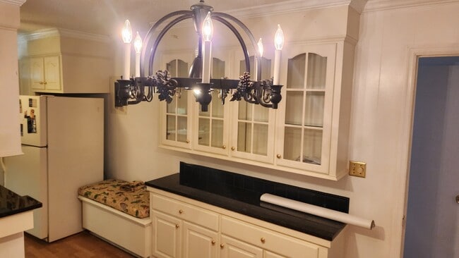 Building Photo - 110 May Ln