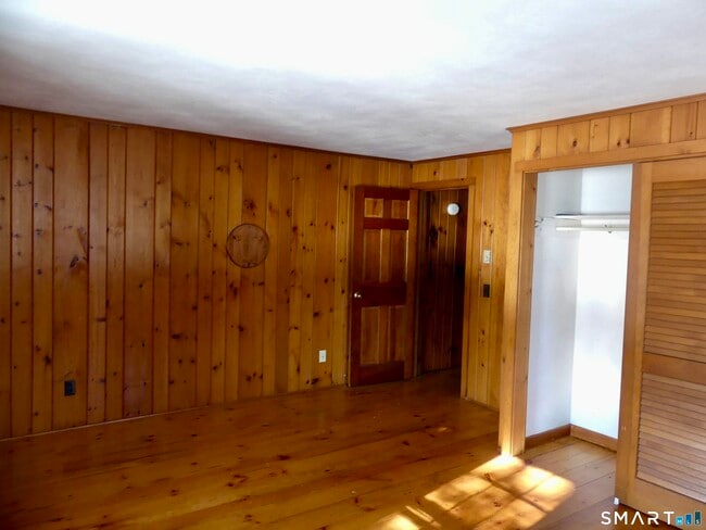 Building Photo - 82 River Rd