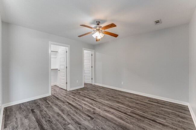 Building Photo - 640 Hidden Springs Dr