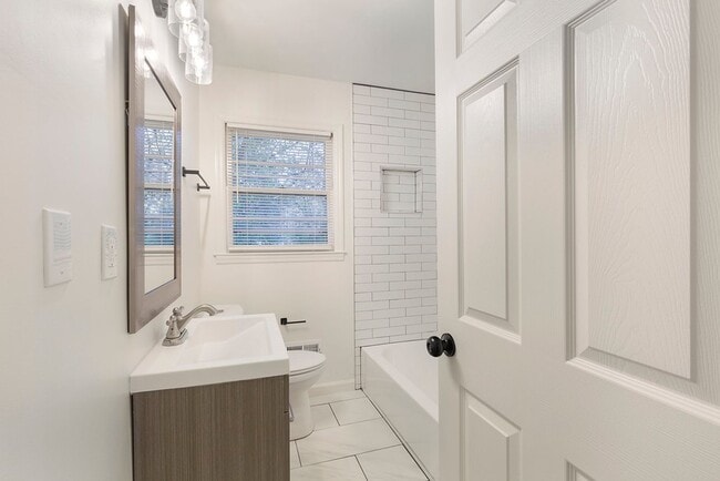 Building Photo - 3 bedroom home in Conley!