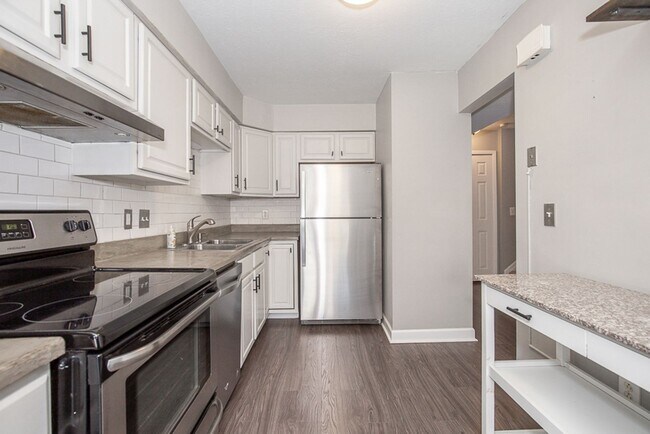 Building Photo - 7392 Creekwood Dr