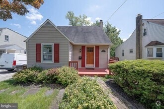 Building Photo - 909 Old Lancaster Rd