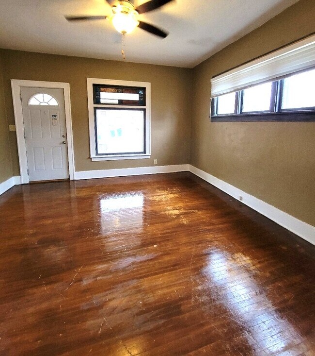 Building Photo - 1024 S 4th Ave