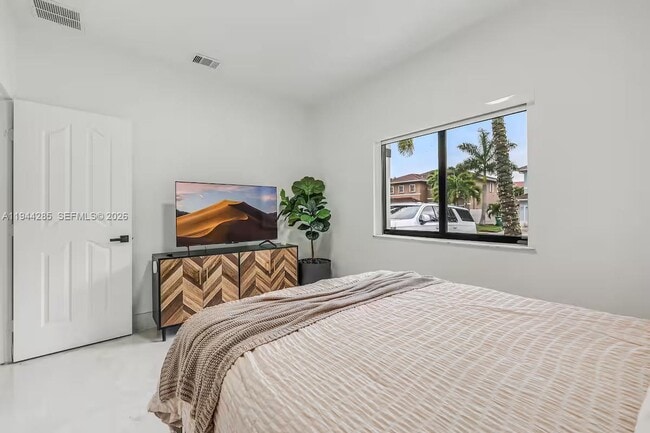 Building Photo - 14551 SW 158th Ct