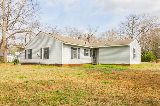 Building Photo - Cute 3 bedroom/2bath near Downtown Social ...